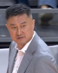 开云-杨鸣：杜锋4个月前还是全运会冠军 达不到球迷预期争议就立刻出来